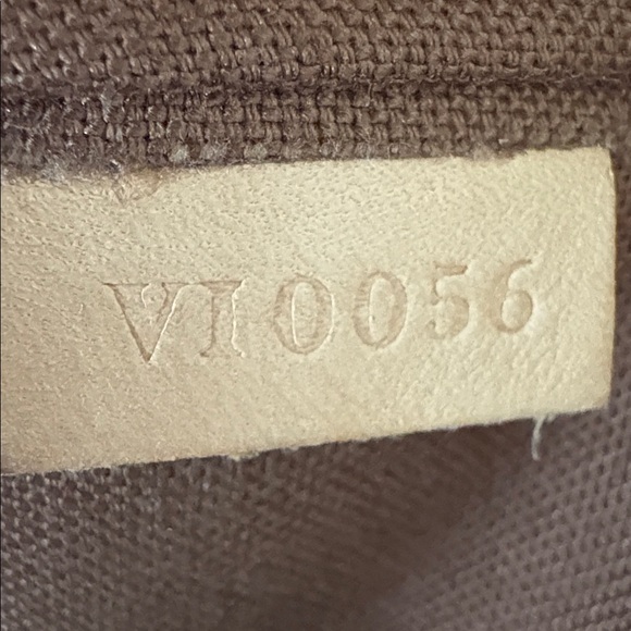 Authentic LV bag, mono prints - Picture 9 of 11